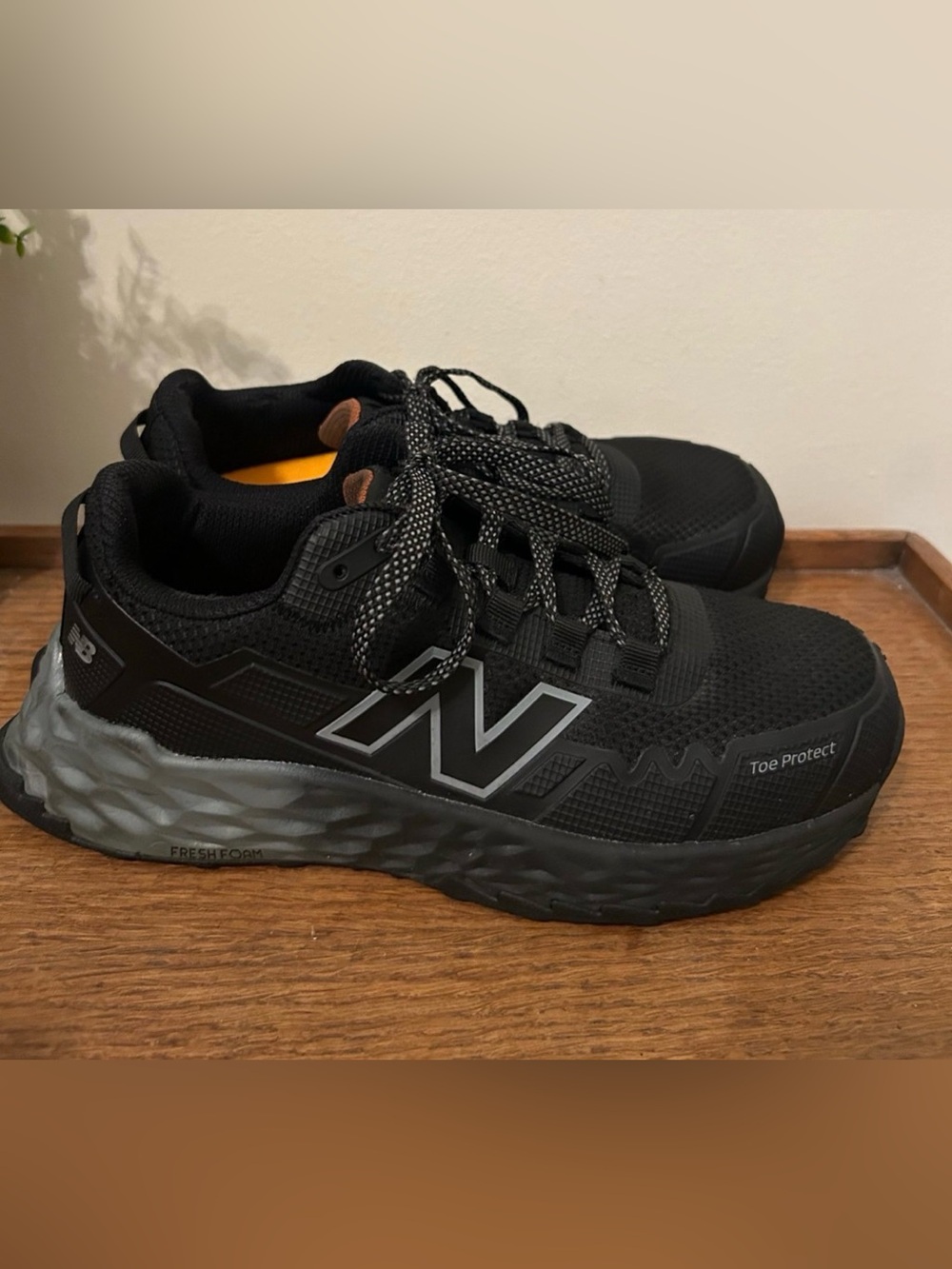 Women's New Balance Composite Toe Metal Free Work Shoe Size 9